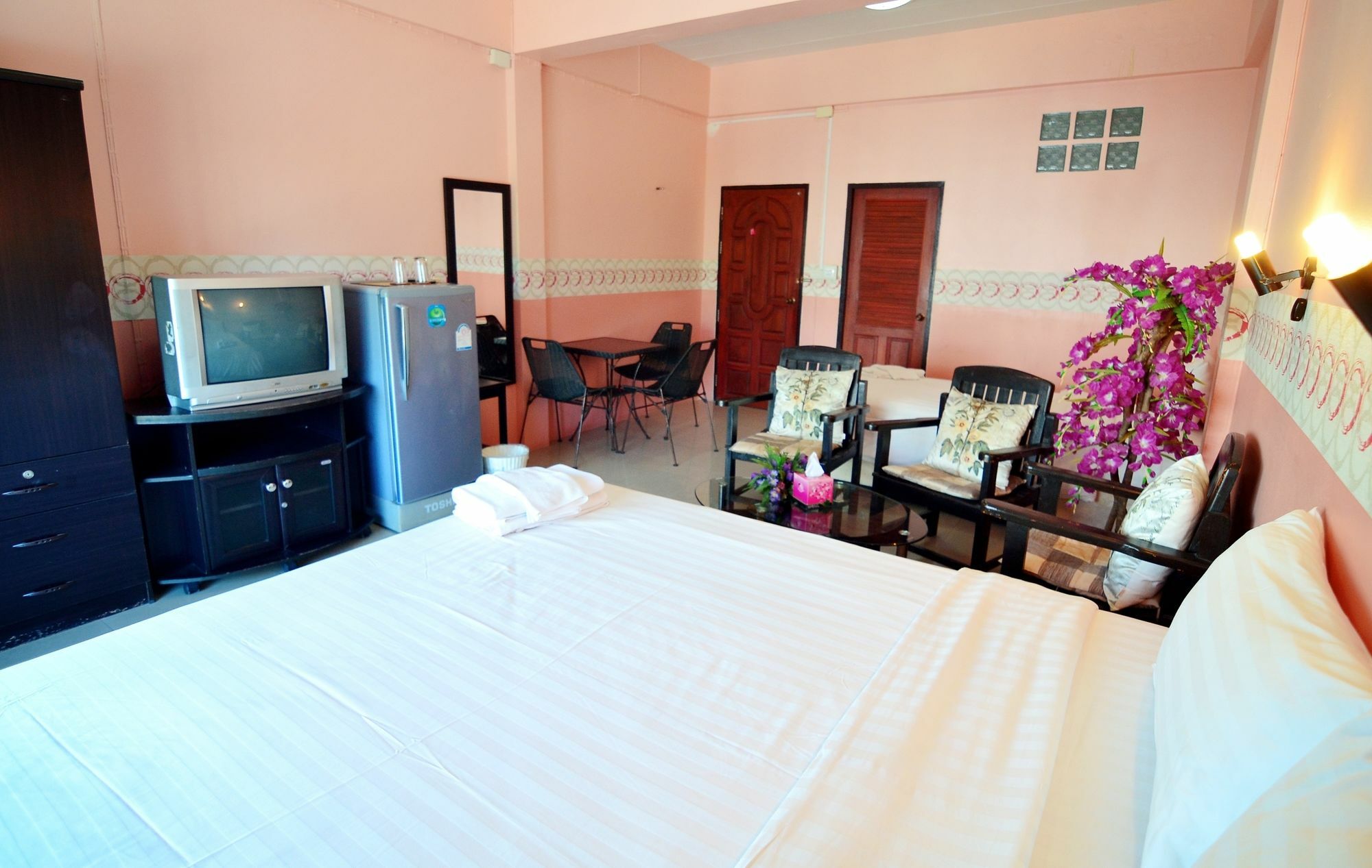 Hotel The Famous House - Jomtien Esterno foto