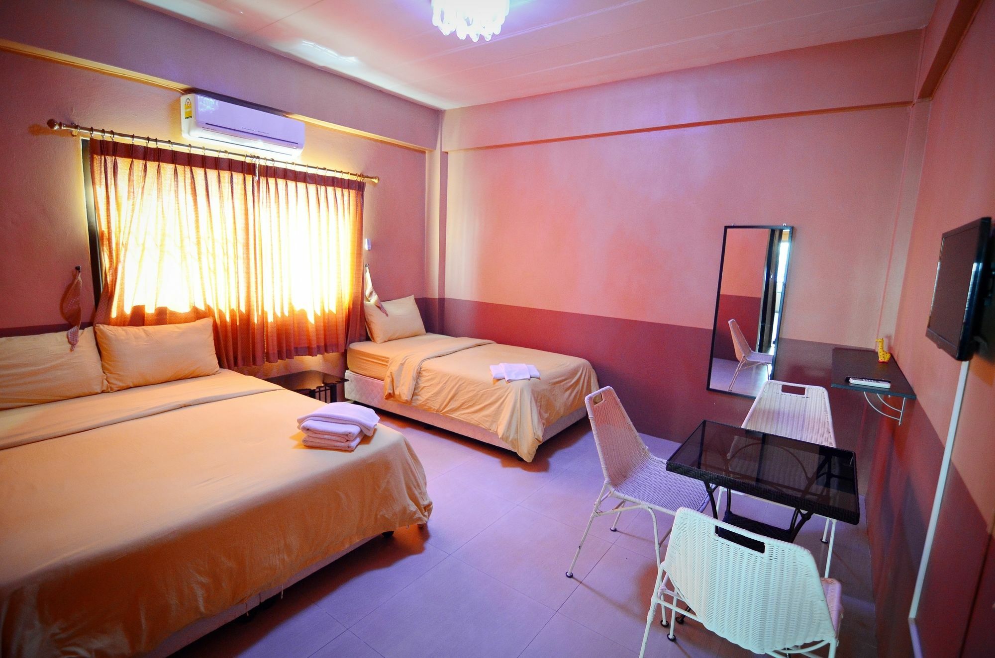Hotel The Famous House - Jomtien Esterno foto