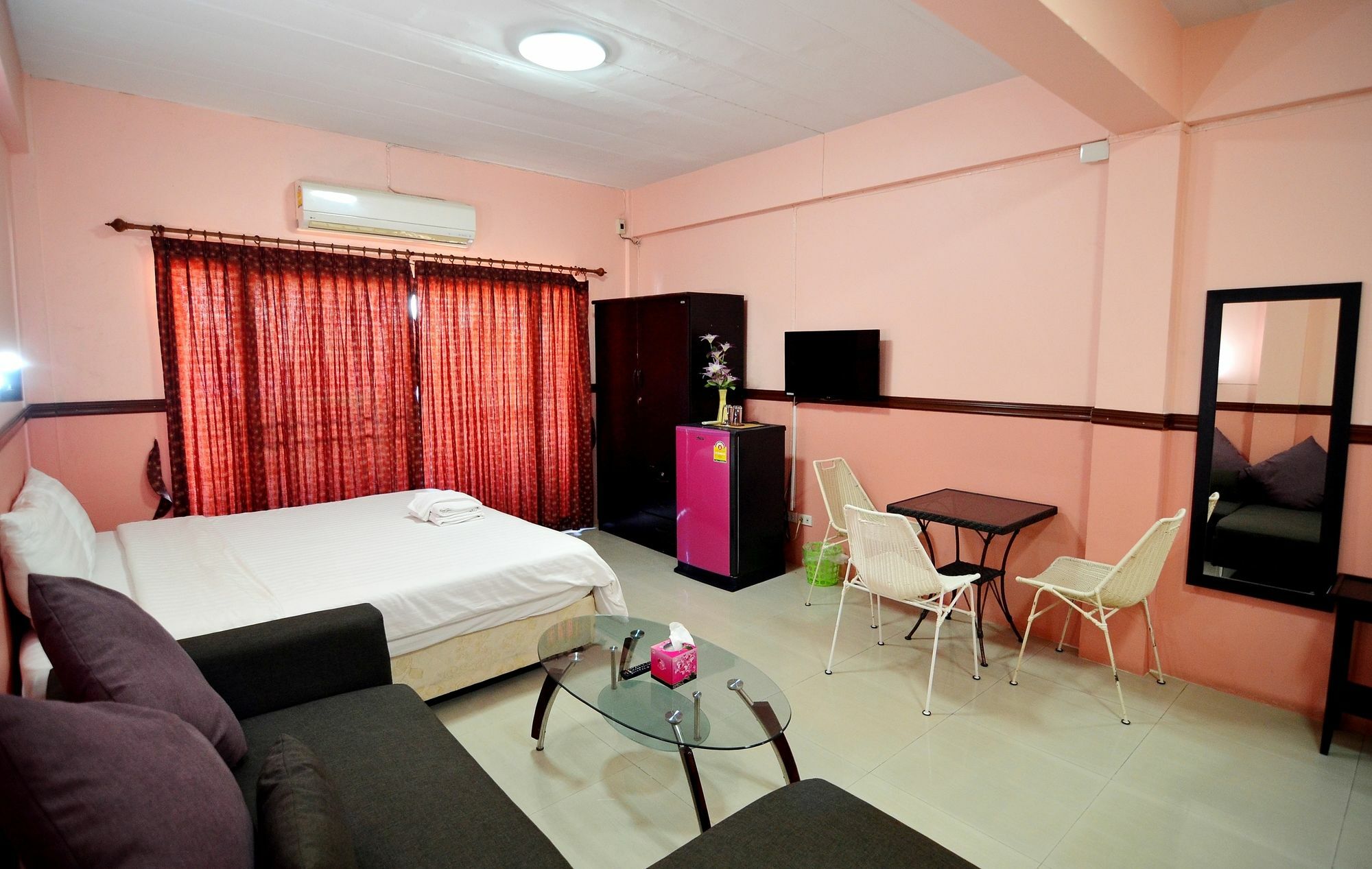 Hotel The Famous House - Jomtien Esterno foto