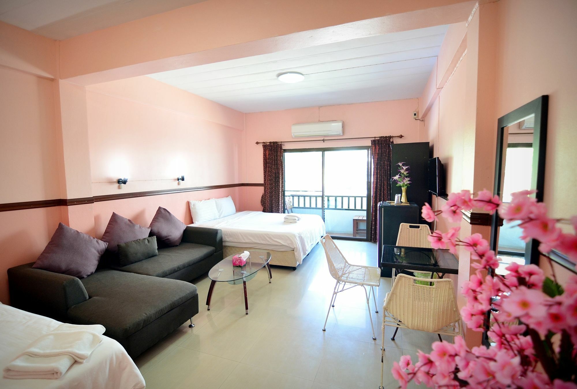 Hotel The Famous House - Jomtien Esterno foto
